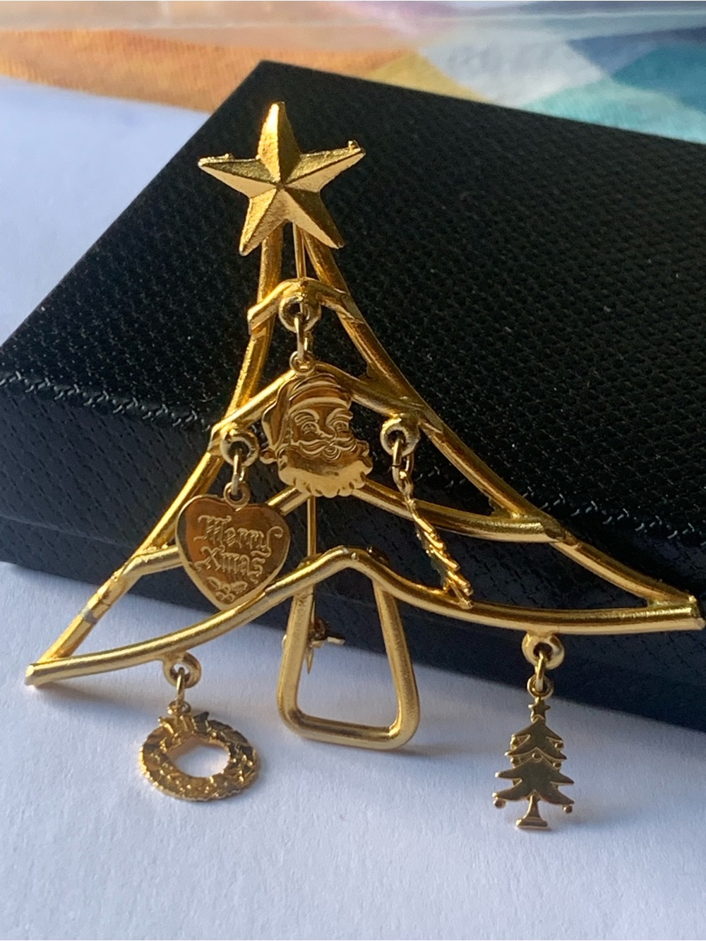Vintage Gold Tone Christmas Tree Charm Brooch - Festive Holiday Pin - Picture 12 of 13